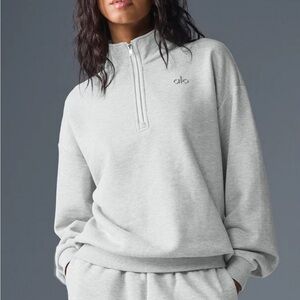 ALO Yoga Women's Light Gray Half-Zip Sweatshirt